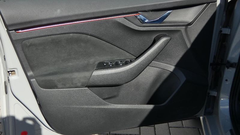 Škoda Scala 1.0 TSI DSG Drive - fotka 8 z 23
