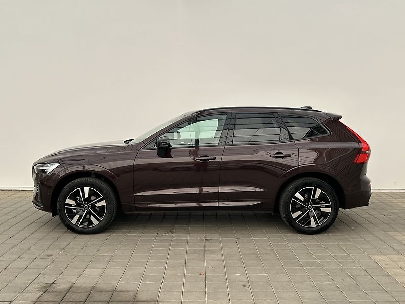 Volvo XC60 2.0 B5 4x4 PLUS DARK - fotka 3 z 30