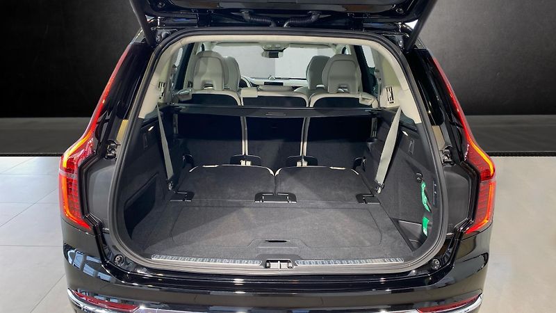 Volvo XC90 (2026) ULTRA BRIGHT, B5 AWD, 184+10 k - fotka 7 z 15