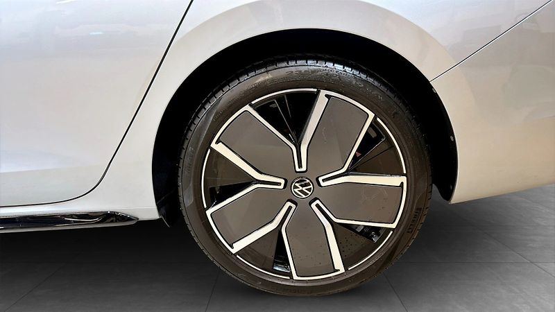 Volkswagen Passat (2026) R-Line 2,0TDI 142kW 4M Nez.Top - fotka 13 z 15