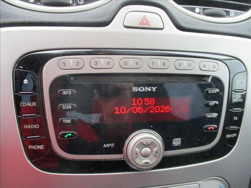 Ford Focus 1,6 16V, 75kW, digiklima,ABS, - fotka 10 z 20