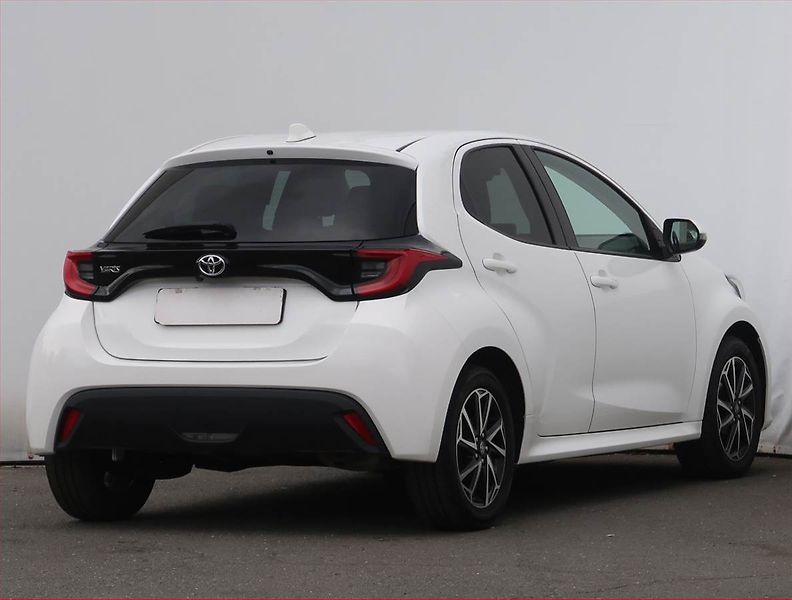 Toyota Yaris (2021) 1.5 VVT-i, Automat, Serv.kniha - fotka 5 z 20