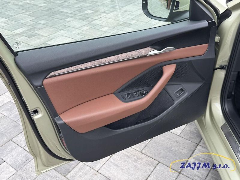 Škoda Superb L&K 2.0TDI DSG - fotka 34 z 52