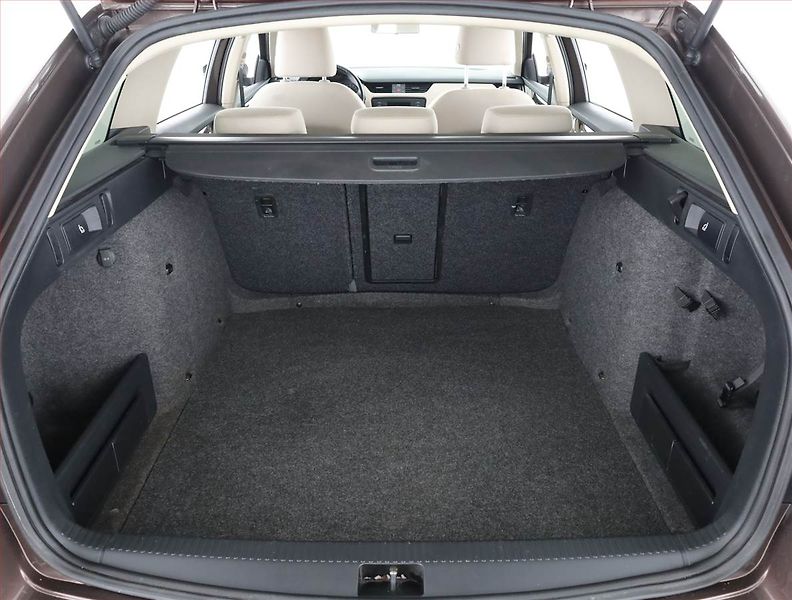 Škoda Octavia (2013) Elegance 1.6 TDI, Serv.kniha - fotka 13 z 14
