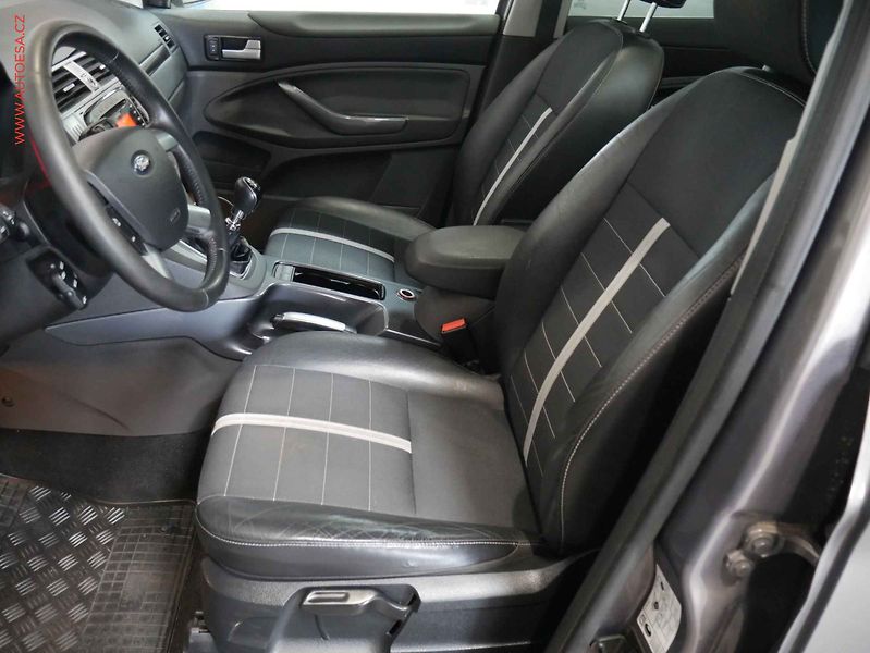 Ford Kuga (2011) 2.0 TDCi 4x4, AC, TZ, park - fotka 9 z 22