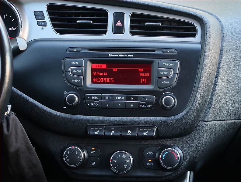 Kia Ceed (2014) 1.6 GDI, Tempomat - fotka 12 z 16