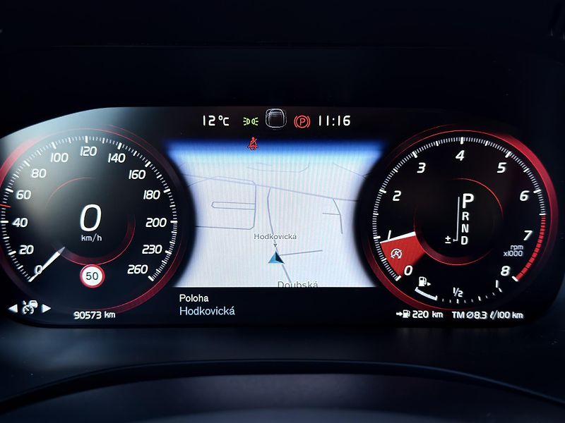 Volvo XC60 T5 AWD // MOMENTUM PRO  - fotka 25 z 49