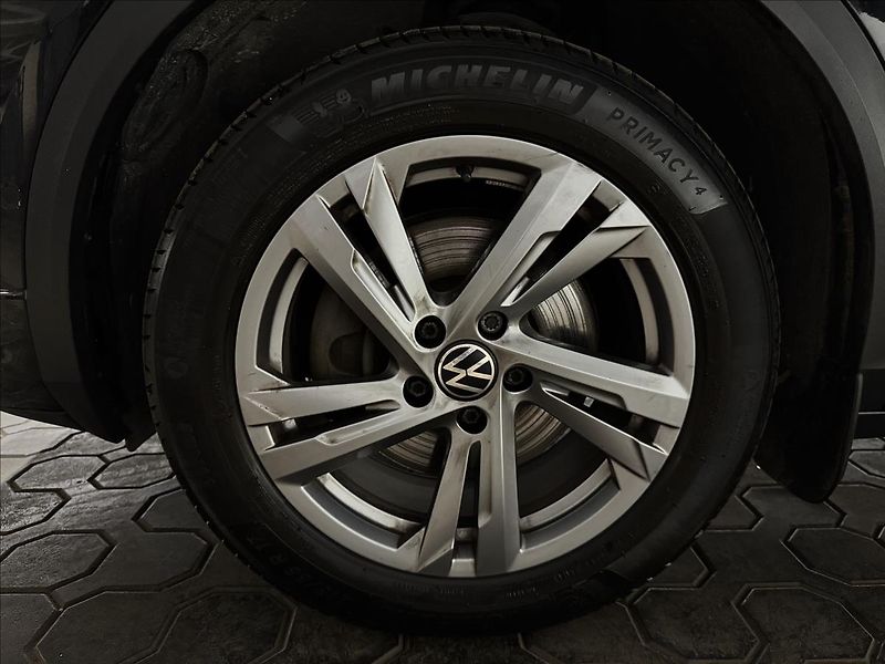 Volkswagen T-Roc R-LINE NEZ-TOP 2XALU TAŽNÉ DPH - fotka 38 z 42