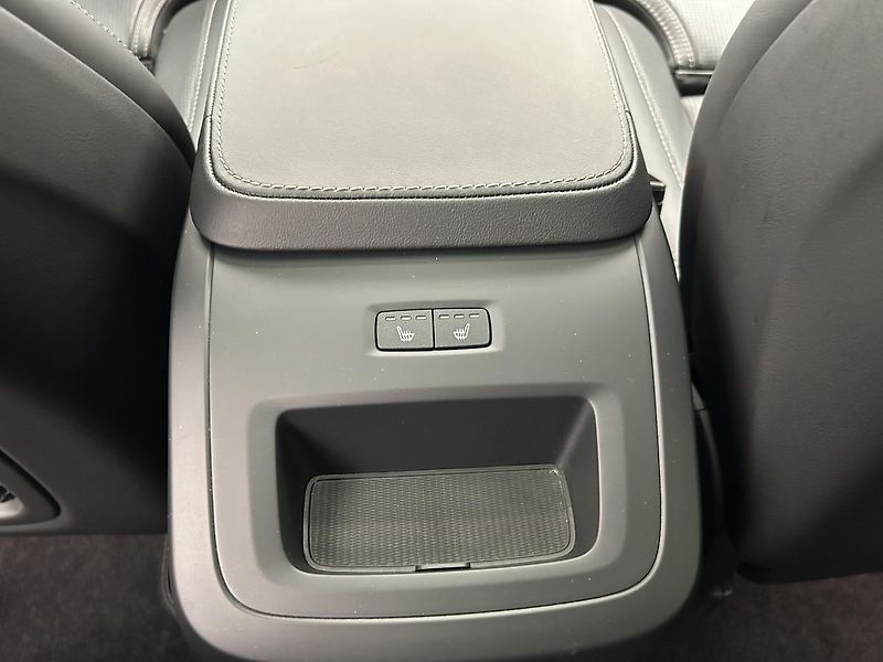 Volvo XC90 2.0  B5 4x4 Plus - fotka 27 z 30