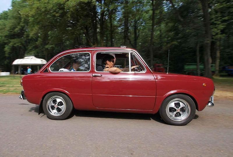 Tématem dnešního zábavného motoristického kvízu je lehký nákladní automobil Tatra 805. Na snímku je jeho nejčastěšjší provedení - valník.