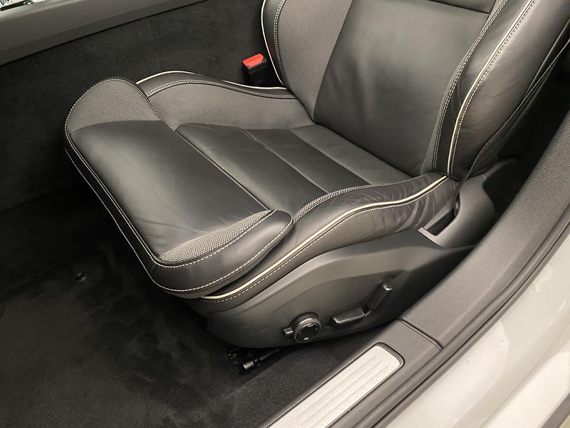 Volvo V60 B4 DARK PLUS AUT  - fotka 25 z 45