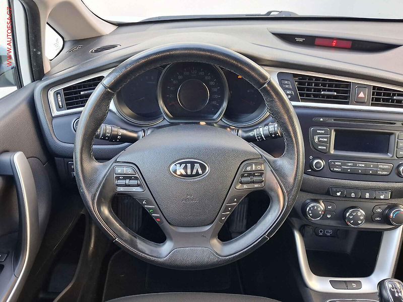 Kia Ceed (2017) 1.4CRDI, ČR, AC, výhřev sed. - fotka 11 z 15
