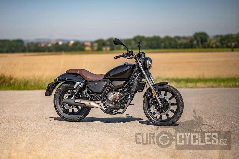 QJ Motor SRV 125 (2026) - fotka 12 z 17
