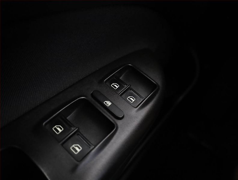 Škoda Octavia (2011) Ambiente 1.6 TDI, Automat - fotka 11 z 14