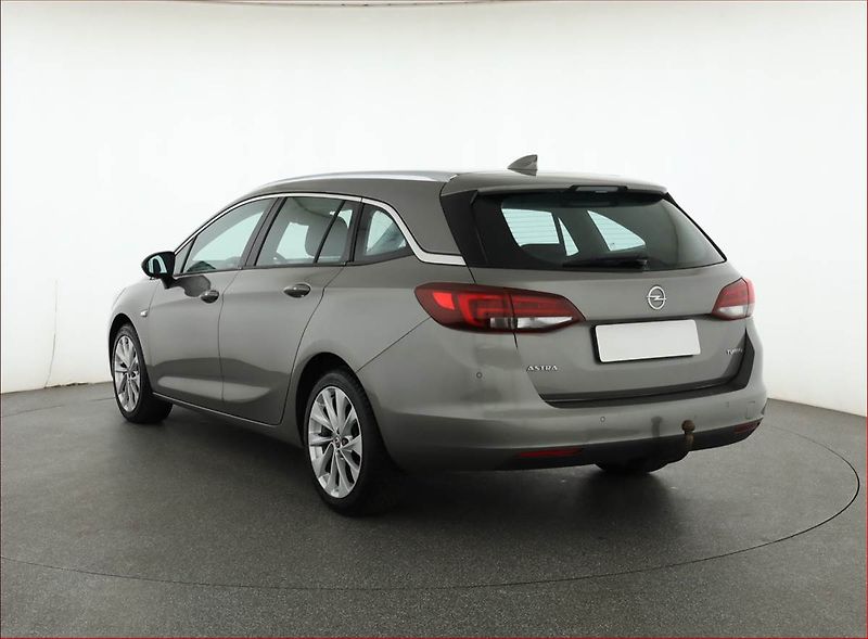 Opel Astra (2017) 1.4 T, Navi, Tempomat - fotka 4 z 17