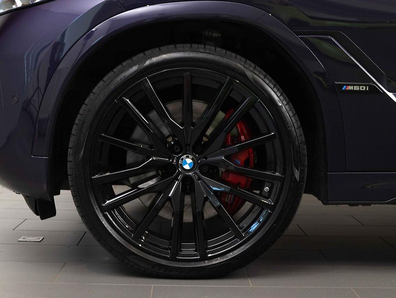 BMW X6 M60i - fotka 4 z 6