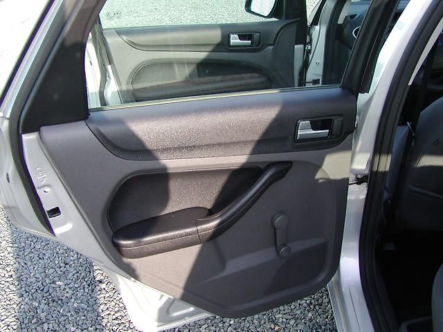 Ford Focus (2006) 1.6TDCi,ESP,EL. SEDAČKY - fotka 14 z 22