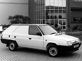 Z Formanu vzniklo spousta odvozených užitkových verzí, přičemž tou nejjednodušší byl model Praktik. Nahradil Škodu 105 SP, takže měl pouze přední sedadla oddělená od velkého kufru a místo zadních bočních oken zde byly plechové výplně.
