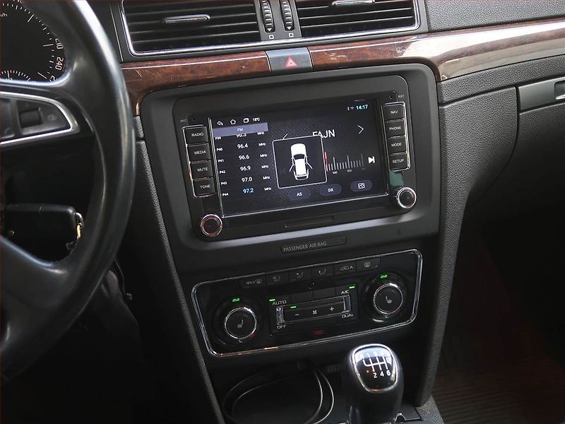 Škoda Superb (2014) 1.6 TDI, Xenony, Tempomat - fotka 12 z 16
