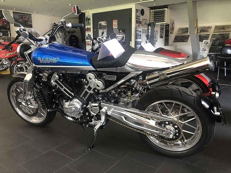Motocykl Brough Superior SS100, který vlastnil Lawrence z Arábie, je dnes vystavený v Imperial War Museu London.