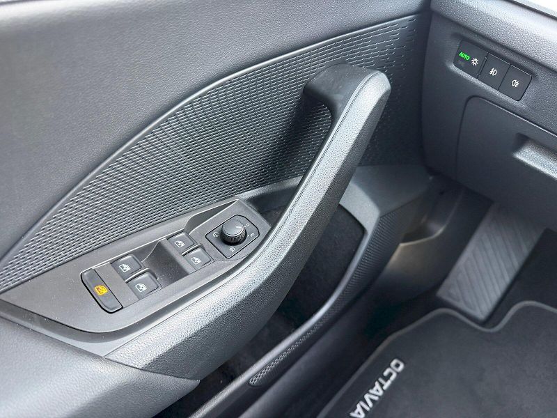 Škoda Octavia (2023) Combi 2.0 TDI 110kW DSG Tour - fotka 11 z 35