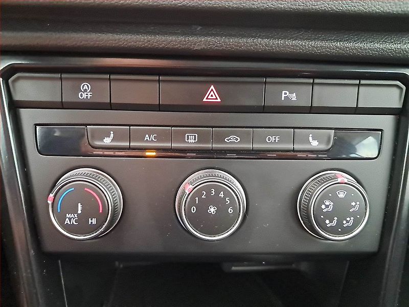 Volkswagen T-Roc (2021) 1.0 TSI, ČR,1.maj, Serv.kniha - fotka 13 z 17