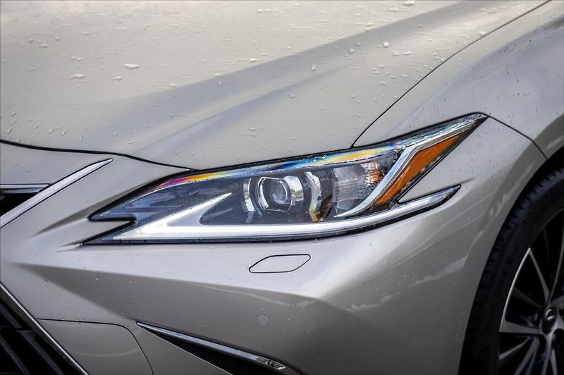 Lexus ES 300h 300H 2,5 HEV LIMITED EDITION - fotka 6 z 21