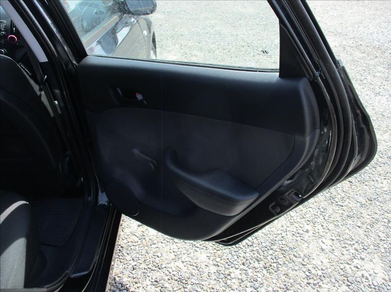 Hyundai i30 1,4 i 16v, klima, serviska, - fotka 12 z 38
