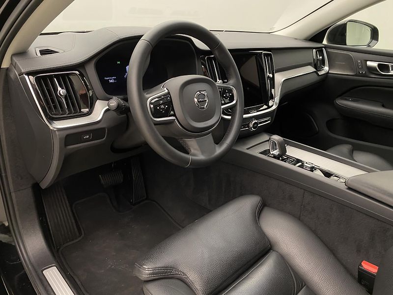 Volvo S60 B5 AWD DARK ULTIMATE AUT CZ - fotka 4 z 50