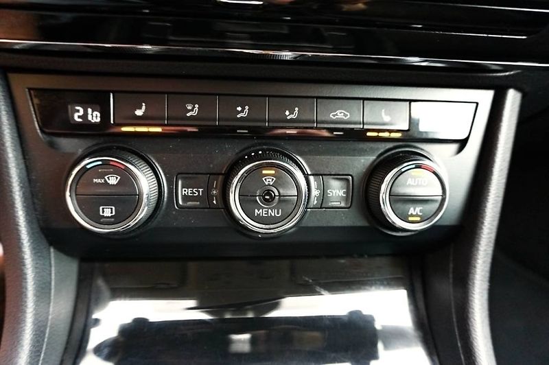 Škoda Superb (2015) STYLE PLUS 2,0 TDI 140 kW - fotka 41 z 52