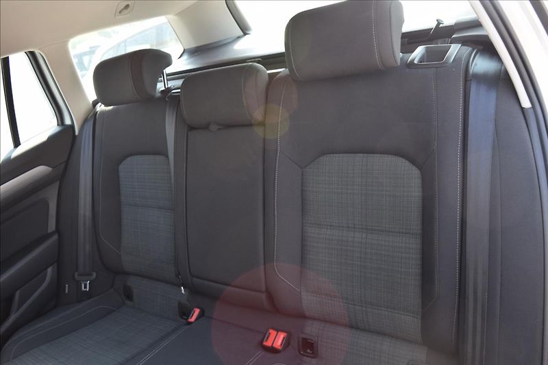 Volkswagen Passat 2,0 TDI 110KW LED MATRIX DSG - fotka 17 z 49