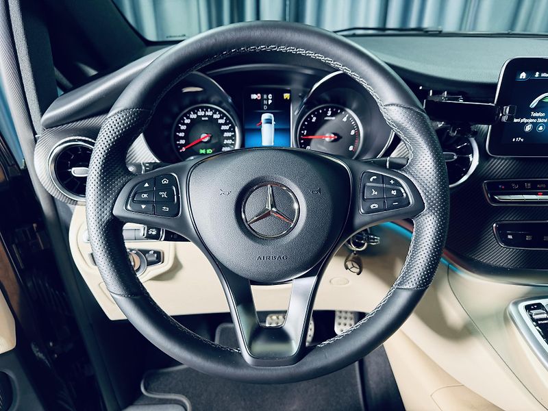 Mercedes-Benz Třídy V (2024) 300d*EXL*AMG*4M*NEZTOP*27.ZÁR - fotka 18 z 39