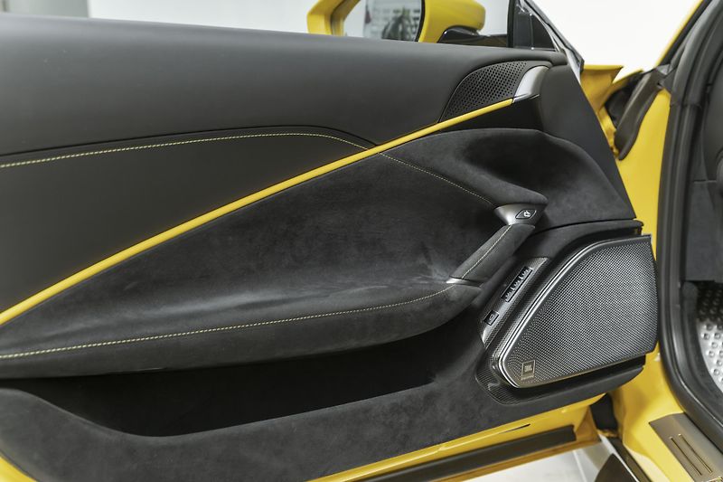 Ferrari Roma Giallo modena*krásná výbava - fotka 26 z 45