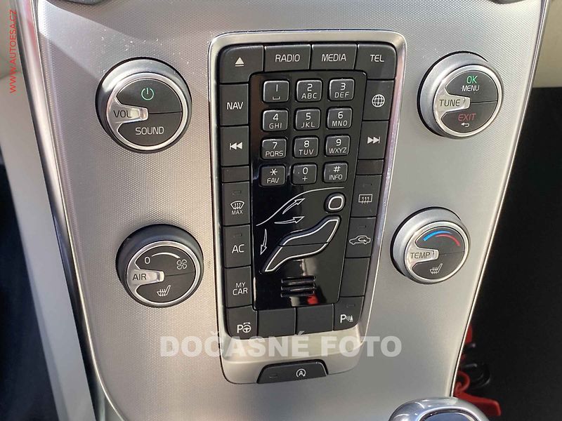 Volvo V40 (2017) 2.0 D2, LED, kamera - fotka 12 z 17