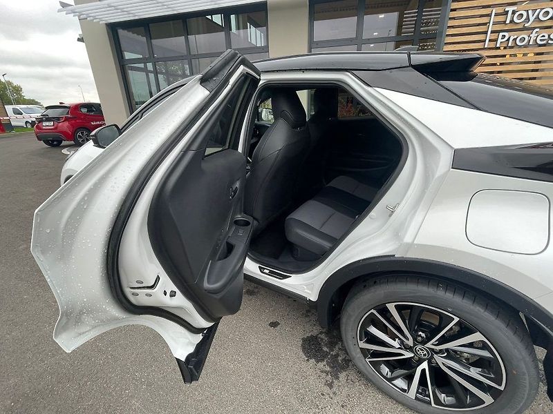 Toyota C-HR 2.0HEV, ČR, Executive, 2x pneu - fotka 29 z 32