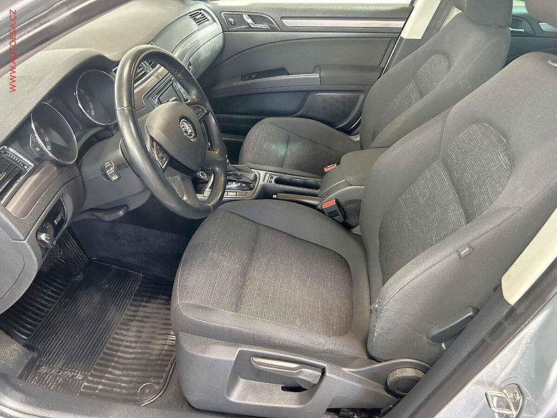 Škoda Superb (2015) 2.0TDi, DSG, AC - fotka 9 z 15