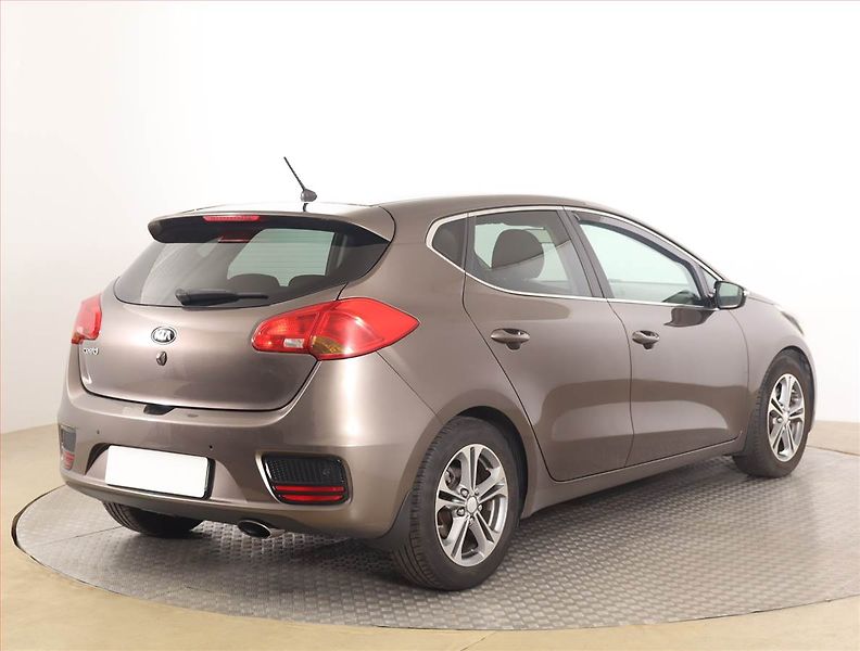 Kia Ceed (2017) 1.6 GDI, Serv.kniha, Tempomat - fotka 5 z 16