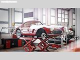 Součástí továrny je i hala, kde se opravují veterány značky Ferrari.