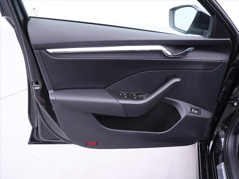 Škoda Octavia 2,0 TDI 110kW Style DSG DPH CZ - fotka 12 z 40
