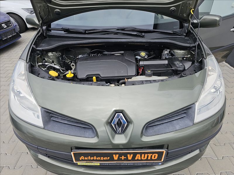Renault Clio 1,2 i 55KW Grandtour klima ALU - fotka 32 z 35
