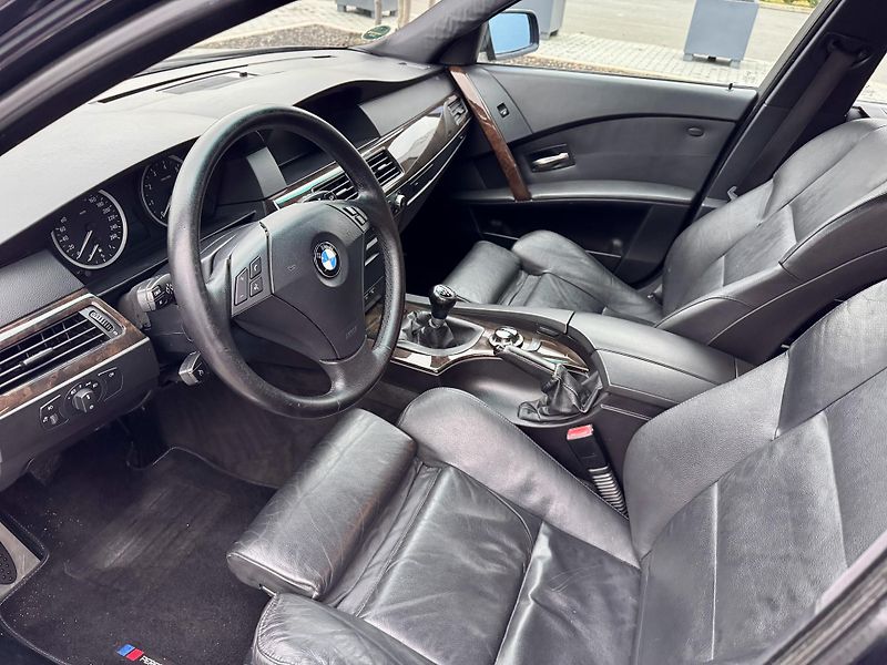 BMW Řada 5 (2005) 530i MANUÁL M-Paket PDC Navi - fotka 10 z 16