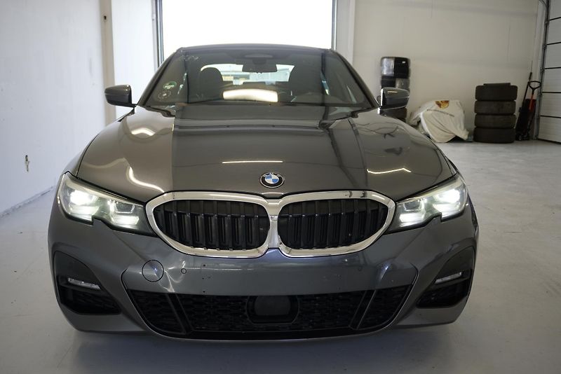 BMW Řada 3 2.0D 140kW M-SPORT,X-DRIVE - fotka 2 z 28