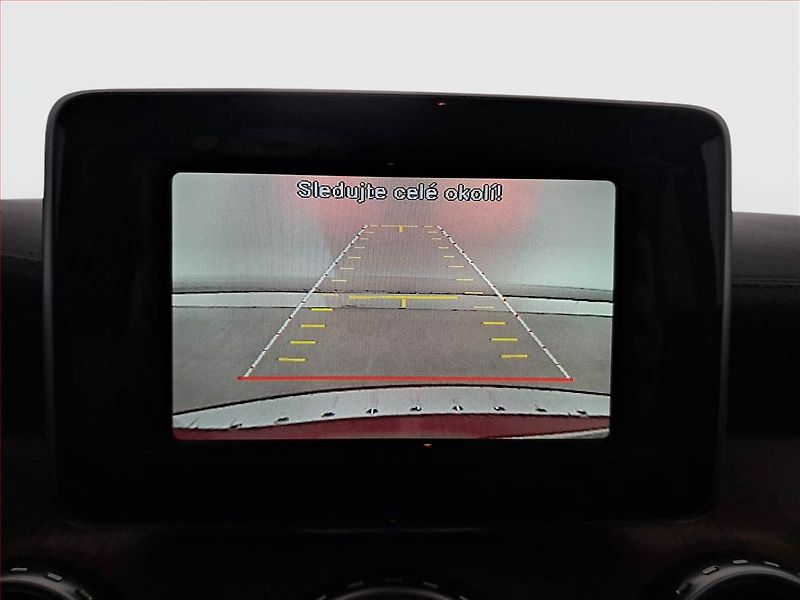 Mercedes-Benz GLA (2014) 220 CDI 4MATIC, 4X4 - fotka 19 z 25