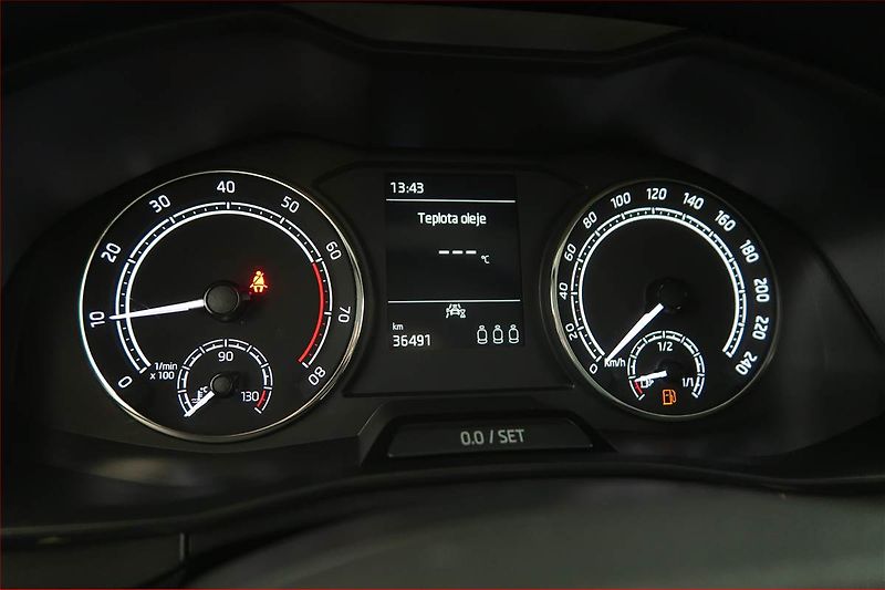 Škoda Kamiq (2021) 1.0 TSI, Tempomat - fotka 11 z 17