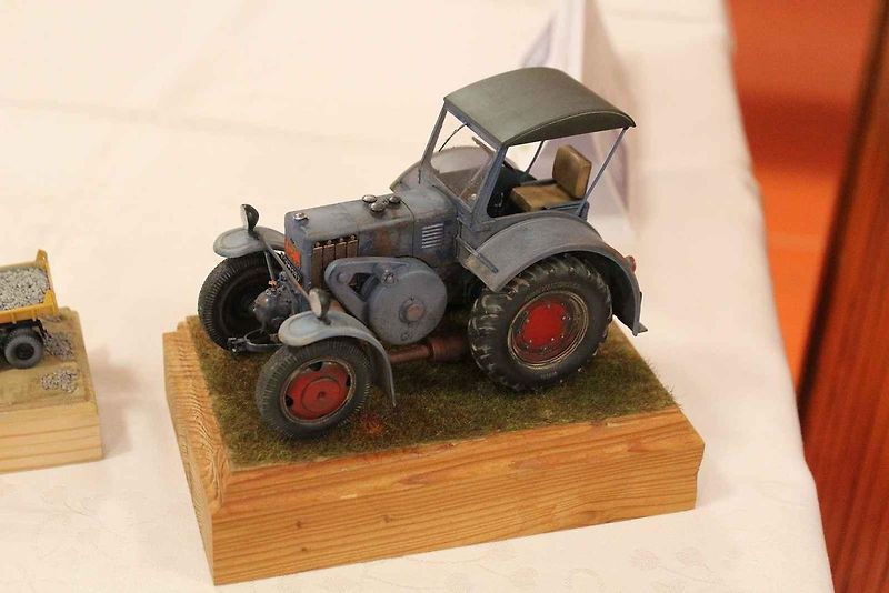 Vítězný model kategorie závodních vozů seniorů, Bugatti Type 35B Přemysla Bartoše. Se skutečným vozem si Eliška Junková dojela pro 5. místo při závodě Targa Florio 1928.