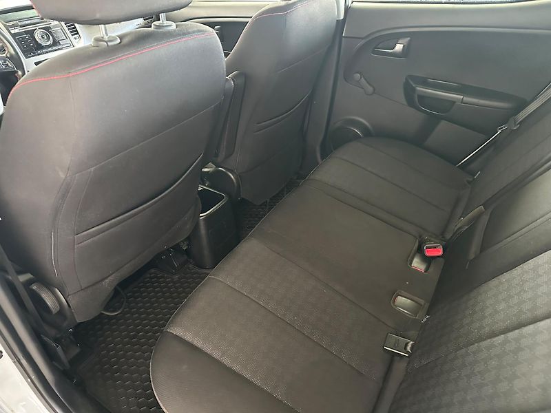Kia Venga 1,4i 66kW, 1.majitel - fotka 8 z 17