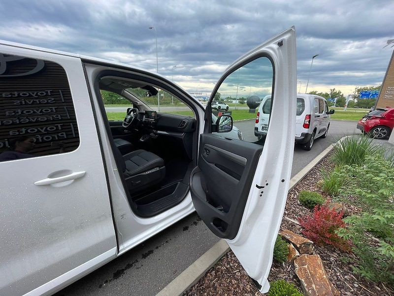 Toyota ProAce Verso 2.2D 180HP A/T L1 VIP 7S - fotka 26 z 30