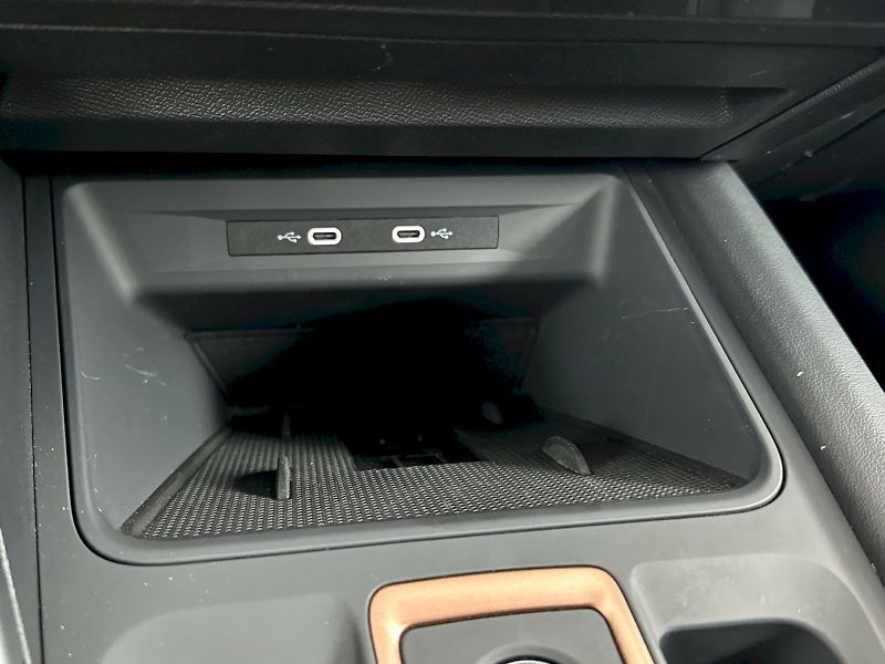 Cupra Leon (2024) ST 1.5 TSI 110kW DSG - fotka 22 z 31