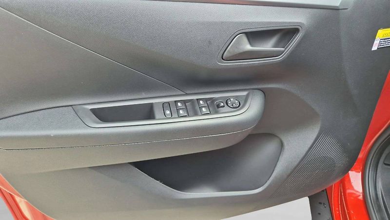 Opel Frontera (2026) Edition Hybrid 1.2 TURBO (81kW - fotka 21 z 40