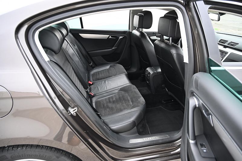 Volkswagen Passat 2.0TSI 155KW DSG Highline 7/14 - fotka 26 z 33